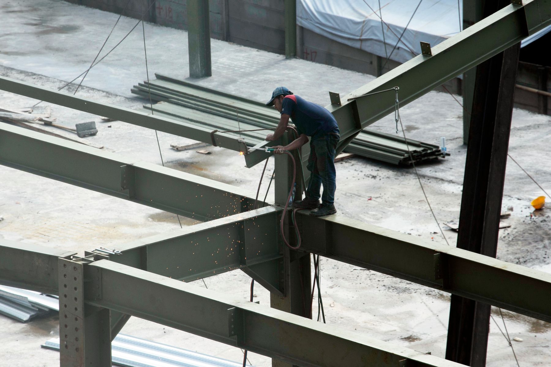 Trabajo referencial en estructura metálica